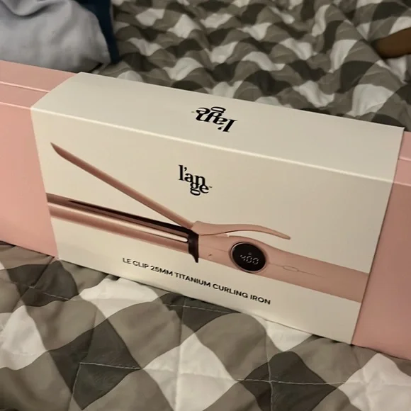 l’ange Le Clip
1” (25MM) Titanium Curling Iron - Picture 7 of 7
